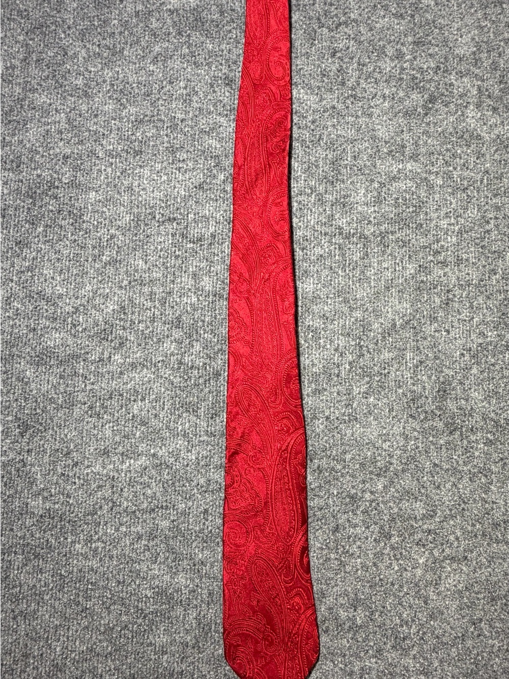 Red Paisley Men's Tie — Elegant Evening & Business Wear